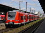 425 047 steht am 20.06.2016 in Würzburg Hbf auf Gleis 8 und wartet auf die Ausfahrt als RB 58095 nach Kitzingen.