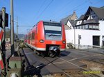 425 637-6 bei der Einfahrt in den Haltepunkt Müden (Mosel) am 09.04.07.