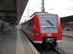 Am 25.10.2016 stand 425 046 als RB 58093 nach Kitzingen in Würzburg Hbf auf Gleis 10 bereit.