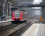 Die Rhein Niers Bahn (RB33) aus Duisburg-Hbf nach Aachen-Hbf und kommt aus Richtung Lindern,Süggerrath,Geilenkirchen,Frelenberg,Zweibrüggen und hält in Übach-Palenberg und