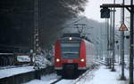 Die Rhein Niers Bahn (RB33) kommt aus Duisburg-Hbf-Heinsberg-Rheinland nach Aachen-Hbf und fährt in Aachen-West ein.