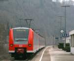 425 303-5 und 426 010-5 als RE 19616 (Singen(Hohentwiel)-Stuttgart Hbf) letzterer geht nach Plochingen (Garniturentausch) bei der Abfahrt Sulz am Neckar 26.2.09