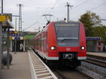 426 026 und 426 024 fuhren am 07.10.2016 als RB 58269 in Rottendorf auf Gleis 2 ein.