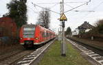 Die Rhein Niers Bahn (RB33) kommt aus Duisburg-Hbf nach Aachen-Hbf und kommt aus Richtung Mönchengladbach-Hbf,Rheydt-Hbf,Wickrath,Beckrath und hält in Herrath und fährt dann weiter in