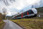   Der 3-teiligen Stadler Flirt ET 23 2109  Kreis Siegen-Wittgenstein  der Abellio Rail NRW hat am 25.12.2017 gerade den Bf Kirchhundem verlassen und fährt als RB 91  Ruhr-Sieg-Bahn  (Siegen -