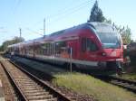 Der Flirt 427 002/827 002/302/602/427 502 hat als RE 33213  Rostock-Sassnitz eine Station vor der Endstation Sassnitz den Bahnhof Lancken erreicht.