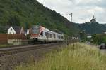 VIAS Triebwagen 407B ist hier gerade aus Braubach ausgefahren und strebt seinem Ziel Neuwied entgegen am Samstag den 16.6.2018, auch hier ist wieder die Marksburg im Hintergrund zu sehen.