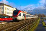 VIAS Stadler Flirt 428 413 am 25.11.23 in Rüdesheim (Rhein)