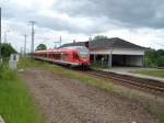 429 027 bei der Einfahrt in den zurckgebauten Bahnhof Altefhr.