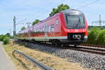 440 010 als RB 85 nach Osterburken ist hier aus Eubigheim kommend nach Rosenberg dem nächsten Halt zusehen in den Feldern bei Hohenstadt. 21.6.2022