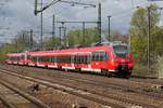 442 322 als RE 7 (Wünsdorf Waldstadt nach Dessau Hbf.) bei der Einfahrt in Berlin Schönefeld Flughafen.