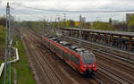 442 330 rollte am 08.04.17 als RB von Eberswalde nach Senftenberg vorbei am S-Bahnhof Springpfuhl Richtung Lichtenberg.