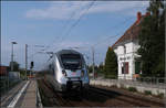 Ein eher langweiliges Bahnbild -    Aber da ich möglicherweise nie mehr im Leben in Dessau-Süd am Bahnsteig stehe, will ich es doch zeigen.