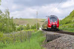 442 203 ist am 01.05.2018 auf der Obermoselstrecke unterwegs und hat in Richtung Perl gerade den Hp Wehr an der Mosel verlassen. 