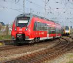 442 346-3 als S1 von Warnemnde nach Rostock Hbf bei der Ausfahrt in Warnemnde neben an kam 445 103-5 langsam raus.02.05.2015 