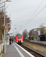 S8 nach Mönchengladbach bei der Einfahrt in Korschenbroich.