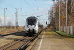 1442 171 kommt als RE 1649 aus Richtung Falkenberg, um nach dem kurzen Zwischenhalt in Elbe (Elster) weiter nach Dessau zu fahren.

Elbe (Elster), 15.03.2023