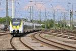 3442 210 und 3442 702 (Bombardier Talent 2) von DB Regio Baden-Württemberg als RE 4778 von Konstanz nach Stuttgart Hbf erreichen den Bahnhof Singen(Hohentwiel) auf Gleis 1.