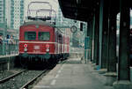 Stuttgarter Vorortzug 465 006-5 fährt in den Hauptbahnhof Stuttgart ein, 31.05.1984
