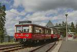 18. August 2019, im thüringischen Sitzendorf fand ein Kräuterfest statt. Von da zogen wir nach dem Genuss einer Bratwurst weiter nach Unterweißbach, eine Fahrt mit der Seilbahn und Mittagessen in der Bergstation folgten. Hier fährt ein Zug der Bahn nach Cursdorf ab, der  Olitätenwagen  mit Kräuterduft, Glasdach und offenen Fenstern führt.