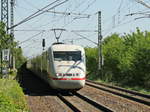 Zwischen zwei Sonderzügen zum Kirchtag in Richtung Lutherstadt Wittenberg durchfährt ICE 401 586-3 Großbeeren am 28.
