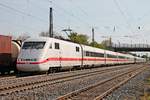 Am 04.05.2016 fuhr 401 583-0  Timmendorfer Strand  verspätet durch den Bahnhof von Müllheim (Baden), weshalb ein Containerzug von SBB Cargi International auf die Seite musste.