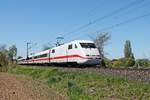 Am 05.05.2016 fuhr 401 084-9 aus Richtung Schweiz bei Scherzingen zu seinem nächsten Zwischenhalt in Freiburg (Brsg) Hbf.