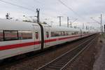 Am 23.10.2017 verlässt ICE276 nach Berlin die Schnellfahrstrecke von Stuttgart und wird gleich den Hauptbahnhof Mannheim erreichen. Aufnahme stammt aus einem parallel fahrenden RE.