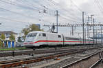 ICE 401 077-8 durchfährt den Bahnhof Pratteln.