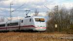 Baureihe 401 auf dem Weg nach Mannheim. Am 31. März wurde dieser ICE über den Riedbahn Abzweig Biblis-Worms umgeleitet (wg. Bauarbeiten an der Lärmschutzwand in Lampertheim). Aufgenommen zwischen Biblis und Hofheim.