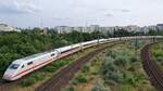 ICE1 LDV  Mühldorf am Inn  als ICE 1055/RE 14 (51055) auf dem Weg von Berlin-Gesundbrunnen Richtung Stralsund (Handybild).
Im Hintergrund die Skyline des Berliner Alexanderplatzes.

Berlin, der 21.06.2023