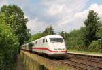 ICE 1025 Kiel Hbf - Mnchen Hbf bei der Durchfahrt mit 160 km/h durch Prisdorf am 6.07.09.