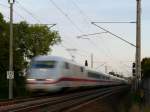 Eine BR 401 als ICE 892 Berlin - Hamburg in voller Fahrt zwischen Bchen und Mssen; 21.09.2009
