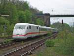 Noch einmal den Umleiterverkehr der Fernzge ber die NBS zwischen Kassel und Gttingen festgehalten. Hier mit 401 059 in Richtung Gttingen am 09.05.2010.