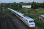 ICE 955 als Nachschuss auf dem Weg von Kln nach Berlin-Ostbahnhof am 29.08.2012 bei der Durchfahrt durch den Bahnhof Holzwickede am 29.8.2012