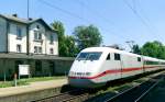 401 562 als ICE 28 (Wien Westbf–Kln–Hamburg-Altona) am 07.04.2006 in Etterzhausen