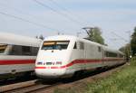 401 074 als ICE 374 (Interlaken Ost–Berlin Ostbahnhof) zwischen Kleinkems und Rheinweiler, links ICE 71 (Hamburg-Altona–Basel SBB); wo sich am 21.09.2012 noch zwei ICE begegnen, ist heute kein planmiger Fernverkehr mehr anzutreffen, da dieser seit Dezember 2012 zwischen Schliengen und Haltingen durch den Katzenbergtunnel gefhrt wird.