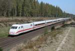 401 513 als ICE 577 (Hamburg-Altona–Stuttgart Hbf) am 15.04.2015 zwischen Unterl und Eschede  