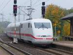 401 080 (CASTROP=RAUXEL) als ICE 1110 Stuttgart - Norddeich=Mole bei der Durchfahrt Salzbergen, 22.10.2022