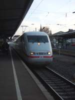 ICE 271 fhrt von Zrich nach Hamburg Altona in Offenburg Hbf ein. 08.04.09