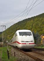 Aufgenommen habe ich den 401ser mit ICE 909 auf der Strecke Camburg - Saalfeld am  B 77,0 in Remschtz.