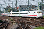 Der ICE 2 ausfahrt aus dem Kölner-HBF.