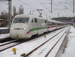 402 041 als ICE Binz-Berlin Südkreuz kam,am 07.Februar 2021,trotz Schnee in Bergen/Rügen pünktlich an.