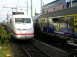 ICE2  Ulm  mit TK 402 033-5 als ICE 548 von Berlin Ostbahnhof nach Kln/Bonn Flughafen begegnet DPE 88271 im Dortmunder Hbf.
(04.10.2008)