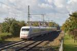 Am Sonntag fhrt der 402 029-3 den ICE von Mnchengladbach nach Berlin, hier ist er bei Bttgen auf dem Weg nach Neuss.7.10.2012
