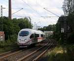 Der ICE3 DB aus Brüssel-Süd(B) nach Frankfurt-am-Main(D) kommt als Umleiter durch Erkelenz in Richtung Mönchengladbach. 
Aufgenommen vom Bahnsteig 1 in Erkelenz. 
Bei Sommerwetter am Nachmittag vom 6.6.2017.