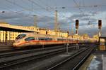 DB: 403 562-2  Schwerte(Ruhr)  als ICE von München Hbf nach Dortmund Hbf bei der Abfahrt in Nürnberg Hbf. Es sollten die letzen Sonnenstrahlen des Jahres sein.
Sonntag, 31. Dezember 2017