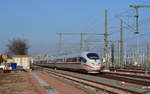 Der mit der Baureihe 403 gefahrene ICE 1005 erreicht am 14.01.18 den Hbf Halle(S).