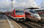 RE59216 von Treuchtlingen trifft am 28.12.2017 im Nürnberger Hauptbahnhof auf 403 022-7  München  als ICE626 von München Hauptbahnhof nach Essen Hauptbahnhof.