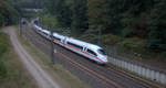 Der ICE3 DB aus Frankfurt am Main nach Brüssel-Süd(B) und kamm aus dem Aachener-Buschtunnel aus Rictung Aachen-Hbf und fährt in Richtung Hergenrath(B).